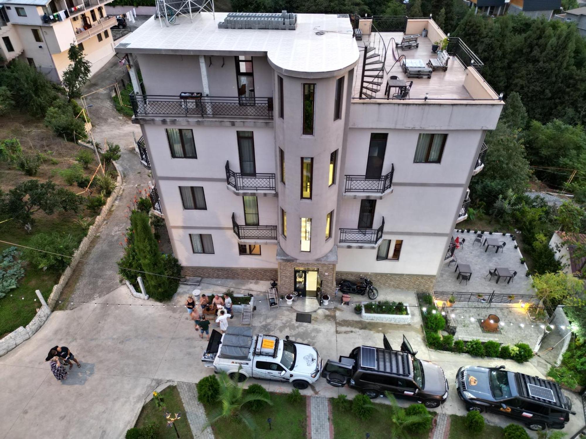 Green Yard Hotel Batumi Exterior photo